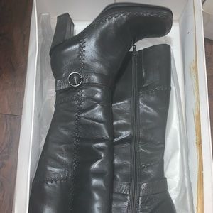 Heeled boots